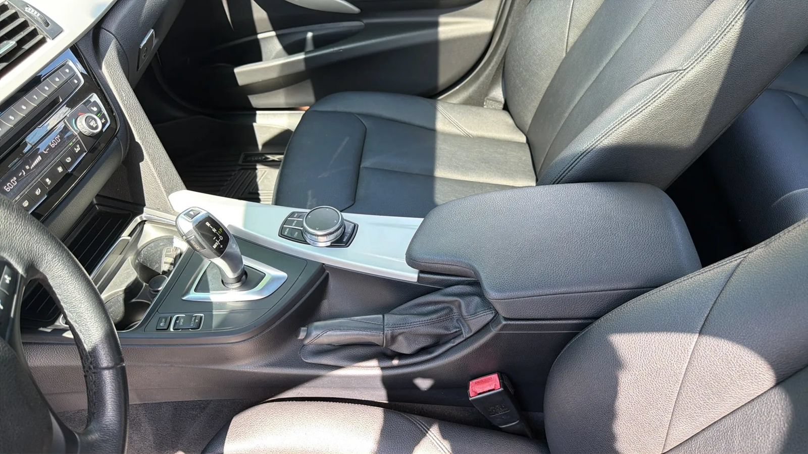 Used 2018 BMW 320i xDrive Sedan w/ Convenience Package AWD/4WD image 17