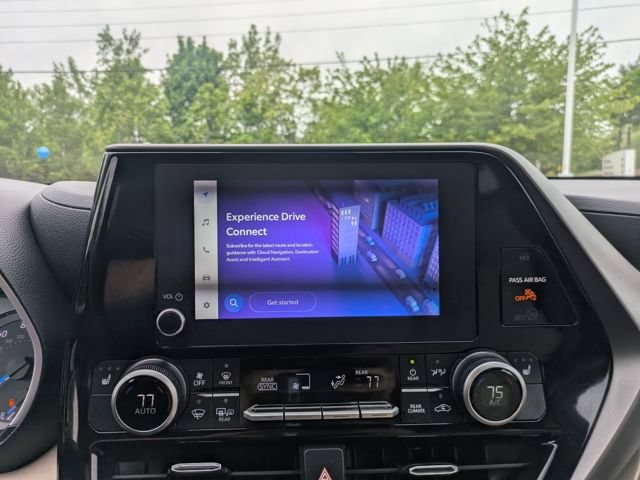 Used 2024 Toyota Highlander XLE AWD/4WD image 26