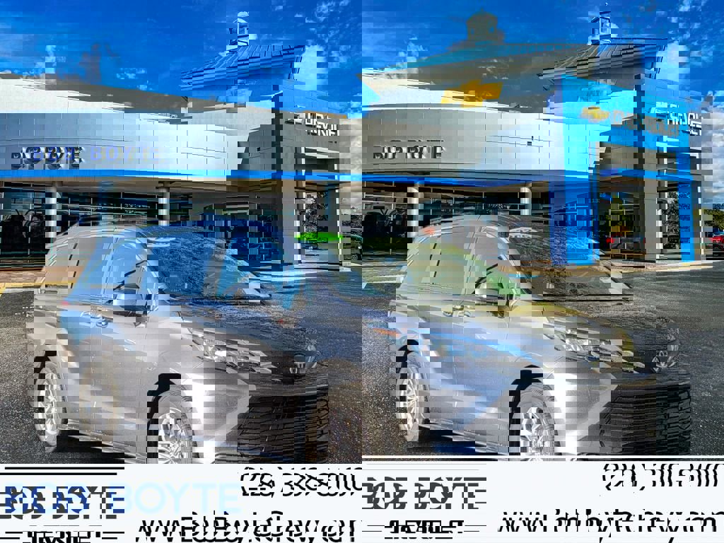 Used 2025 Toyota Sienna LE w/ LE Plus Package