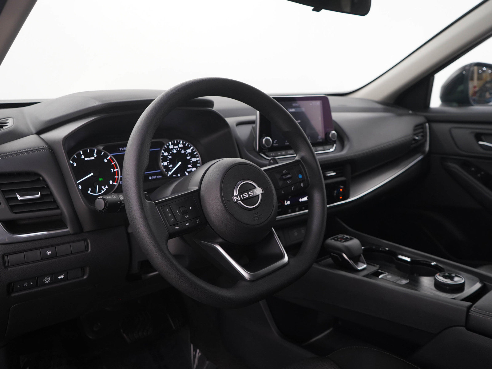 Used 2024 Nissan Rogue SV AWD/4WD image 25
