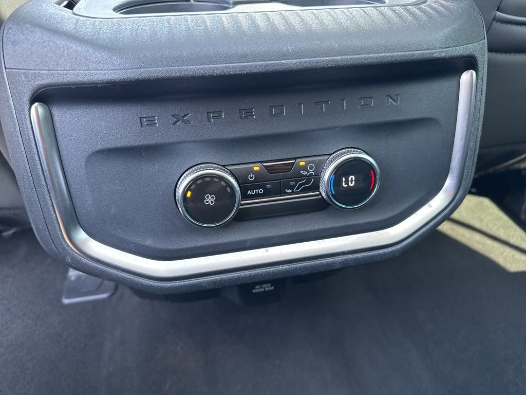 Used 2025 Ford Expedition Active AWD/4WD image 14