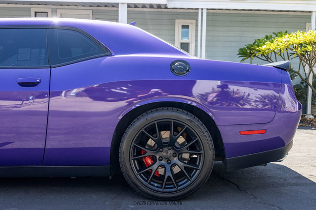 Used 2016 Dodge Challenger SRT Hellcat RWD image 5