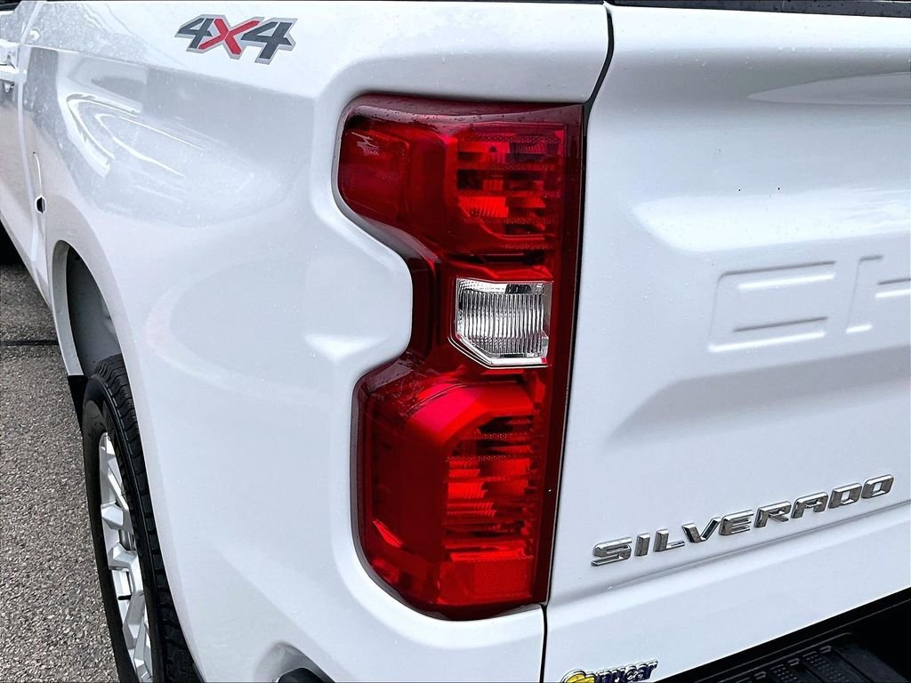 Used 2023 Chevrolet Silverado 1500 LT AWD/4WD image 33