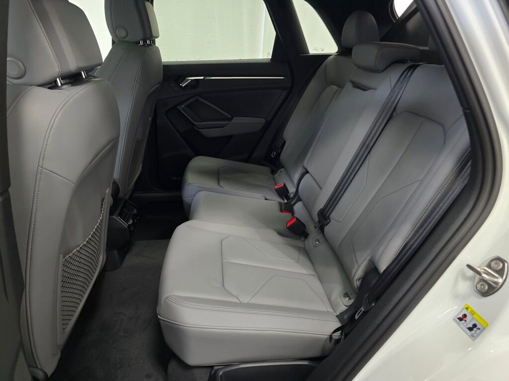 New 2025 Audi Q3 2.0T Premium image 18