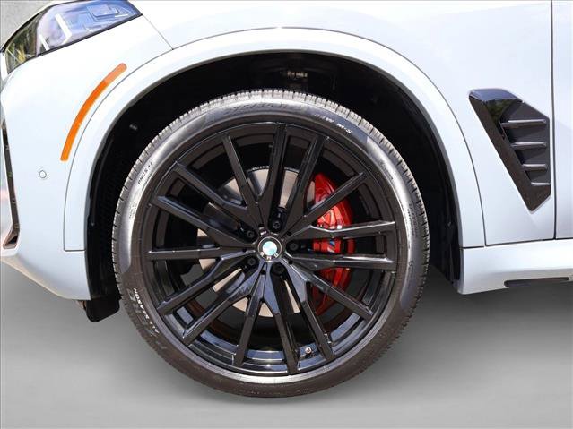 Used 2024 BMW X5 xDrive40i w/ M Sport Package AWD/4WD image 29