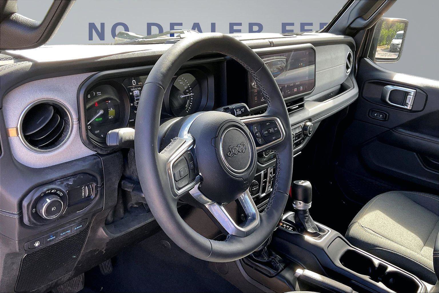 Used 2025 Jeep Wrangler Sahara AWD/4WD image 16