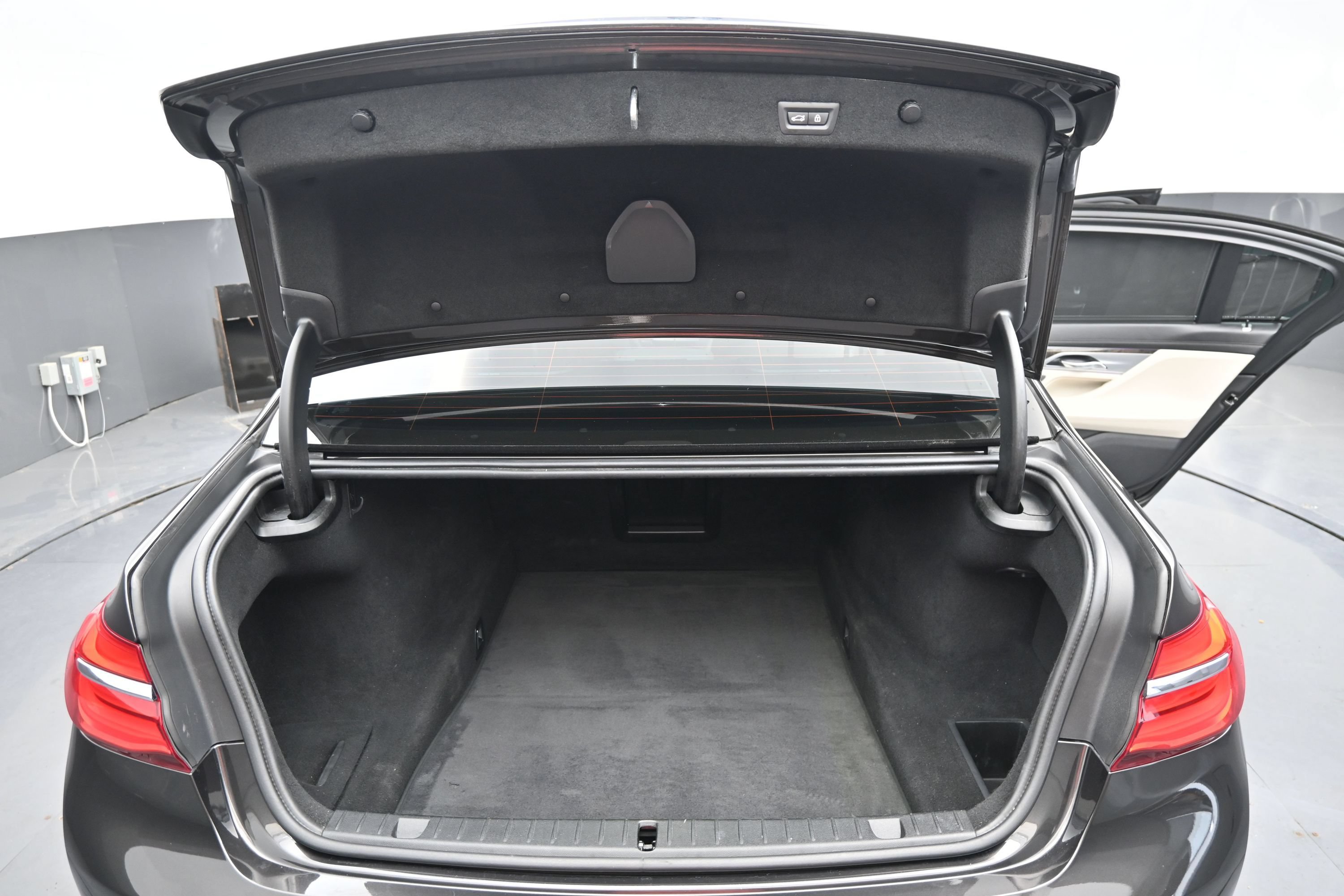 Used 2017 BMW 740i xDrive AWD/4WD image 12