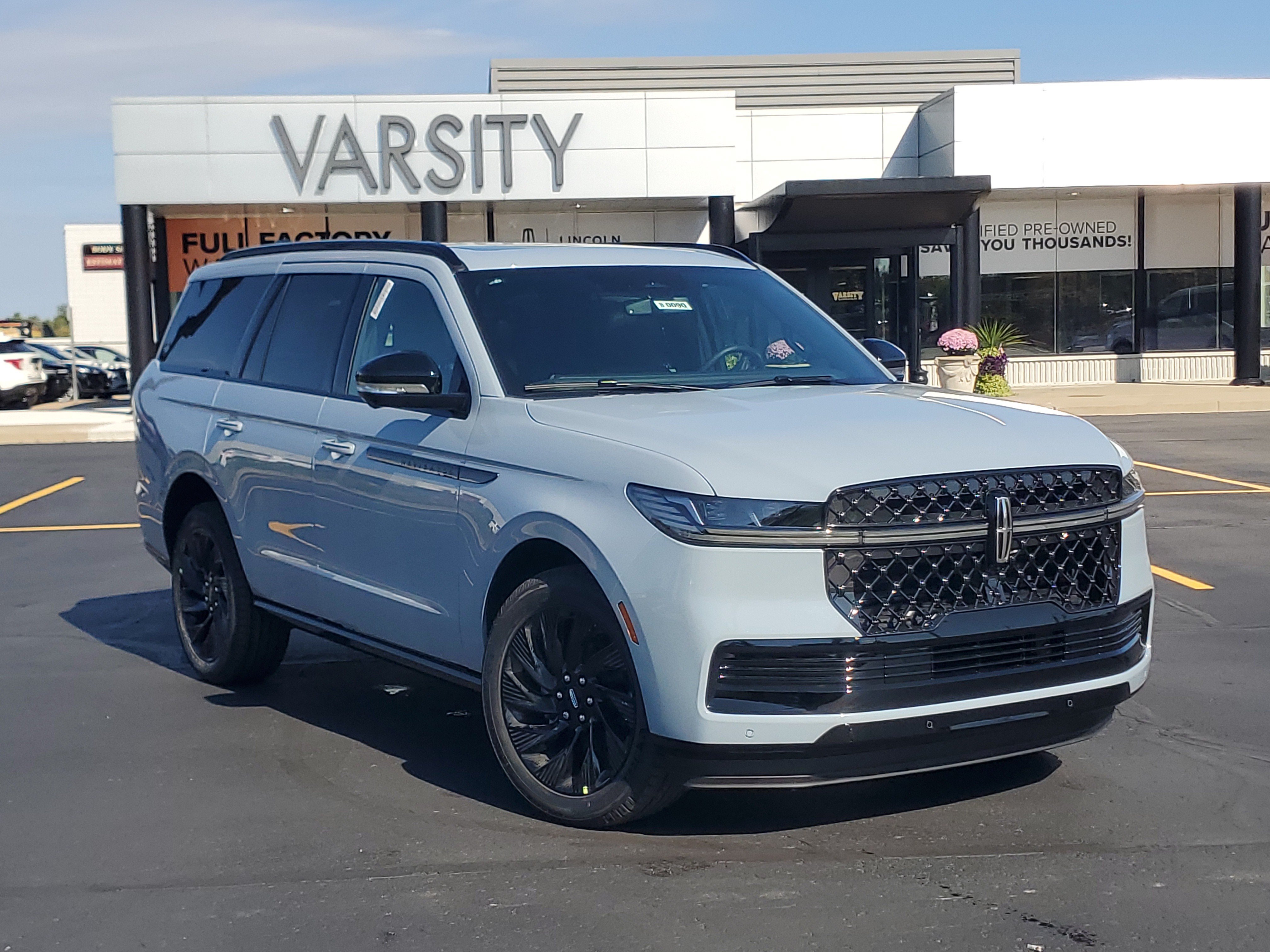 New 2027 Lincoln Navigator Reserve w/ Jet Appearance Package