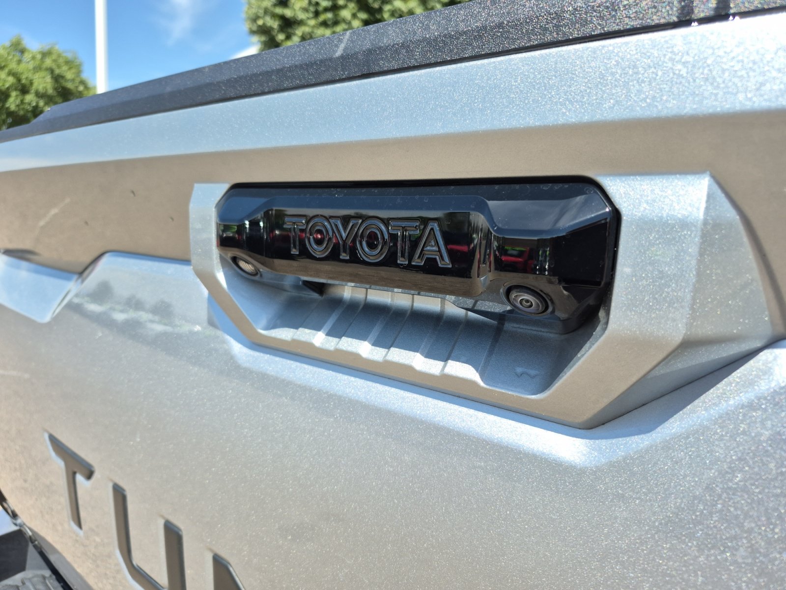 Used 2025 Toyota Tundra Limited AWD/4WD image 23