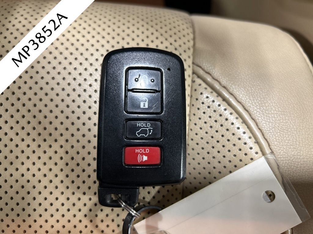 Used 2018 Toyota Highlander Limited Platinum image 32