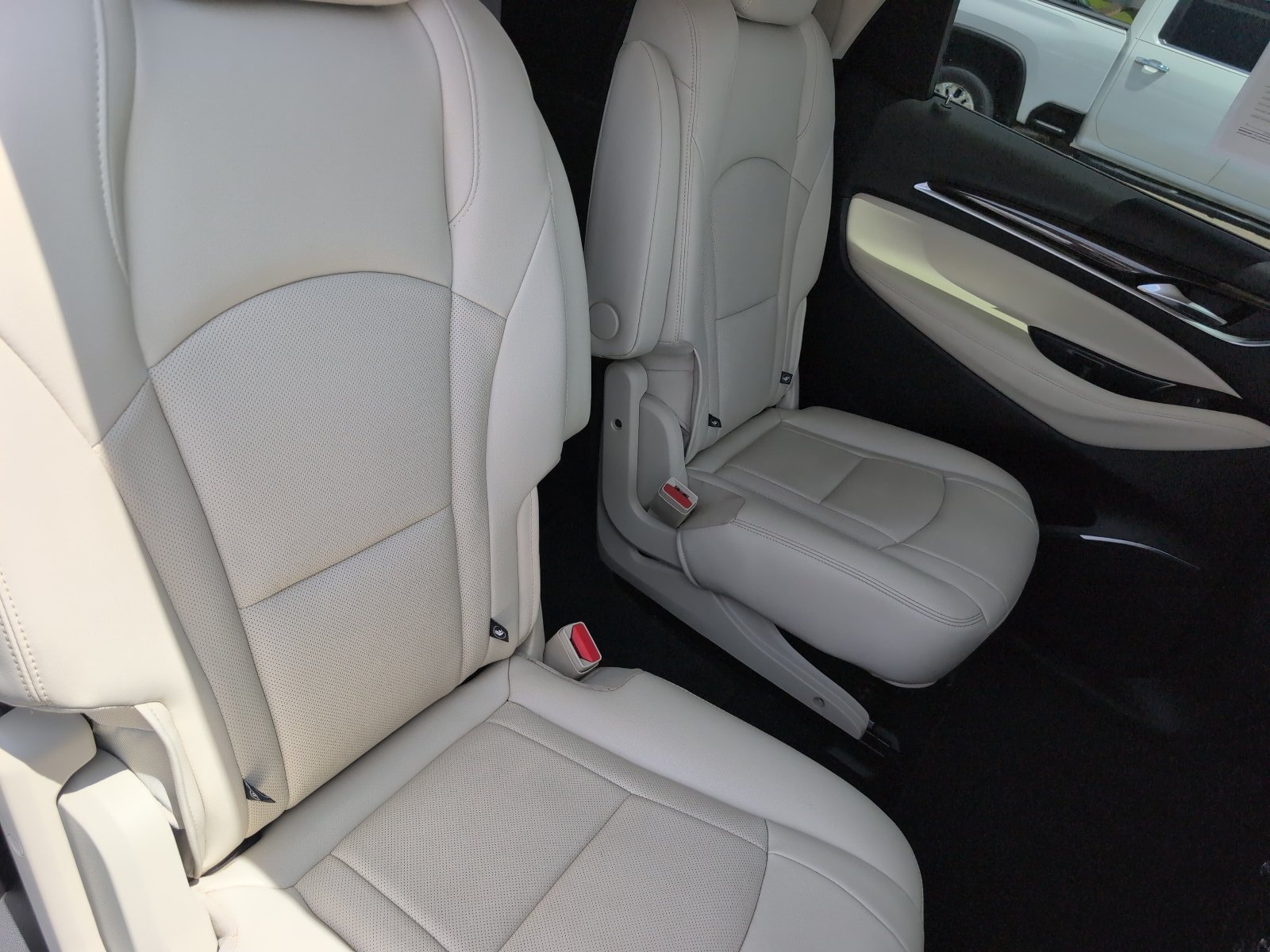 Used 2023 Buick Enclave Essence w/ Experience Buick Package FWD image 33