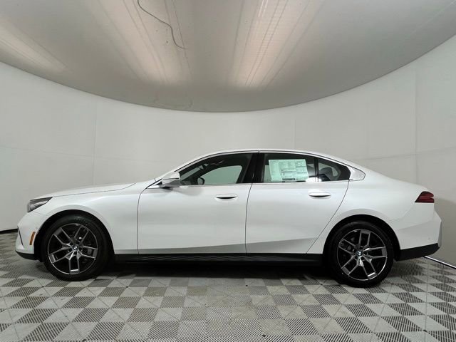 Used 2026 BMW 530i xDrive AWD/4WD image 4