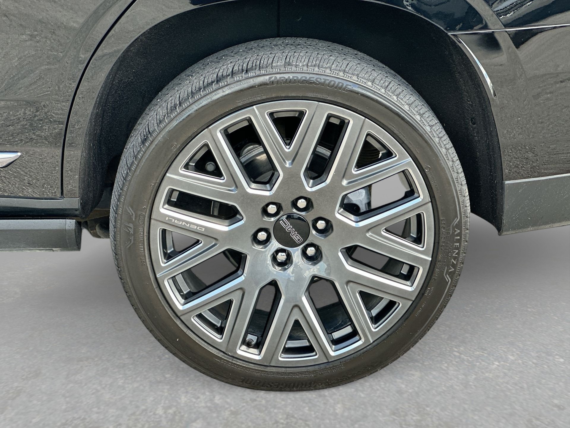Certified 2025 GMC Yukon Denali Ultimate AWD/4WD image 33