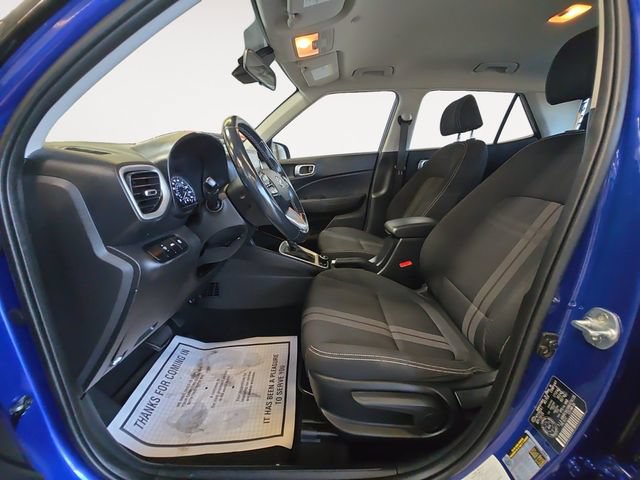 Used 2021 Hyundai Venue FWD image 11