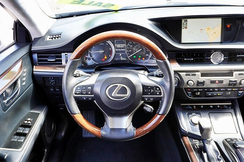 Used 2017 Lexus ES 350 w/ Luxury Package image 20