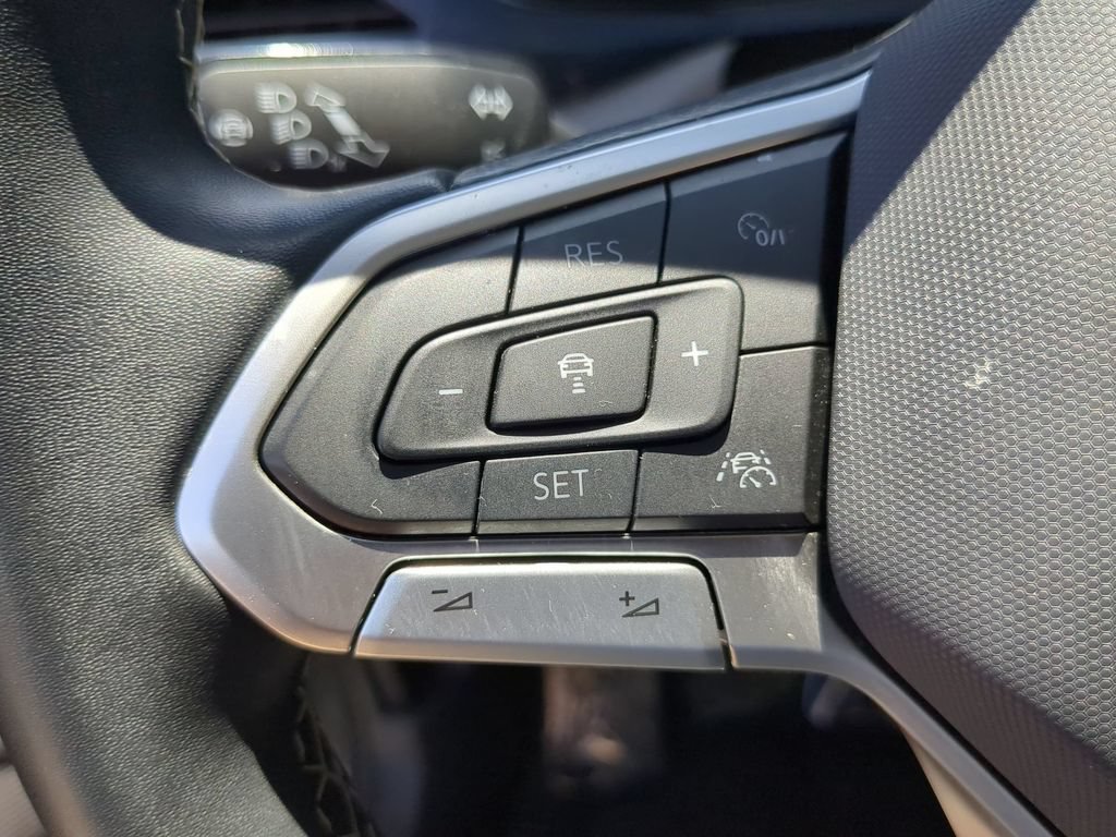 Certified 2023 Volkswagen Taos SE w/ Panoramic Sunroof Package FWD image 29
