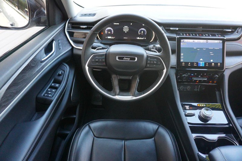Used 2023 Jeep Grand Cherokee L Limited w/ Luxury Tech Group II AWD/4WD image 39