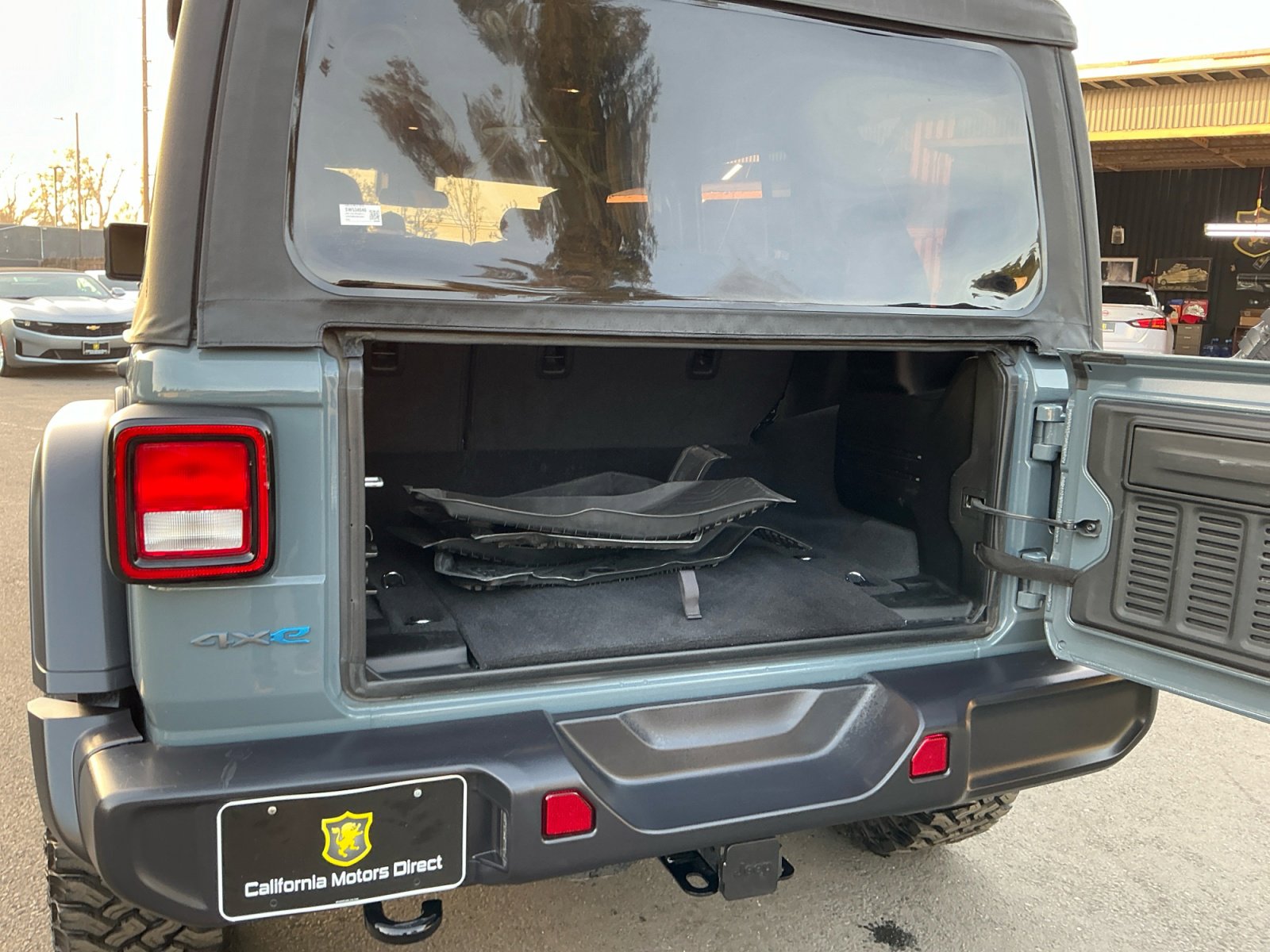 Used 2025 Jeep Wrangler Willys image 25