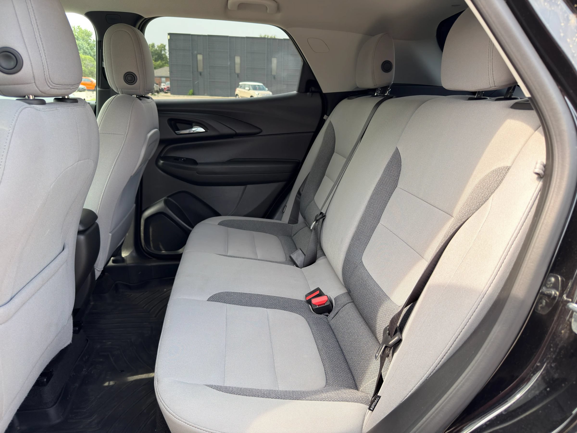Used 2025 Chevrolet TrailBlazer LT w/ LT Cold Weather Package FWD image 21