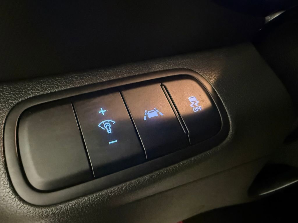 Certified 2022 Hyundai Venue SEL image 39