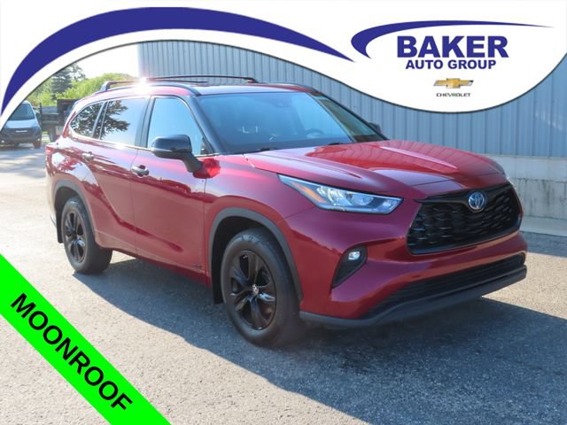 Used 2024 Toyota Highlander LE AWD/4WD image 1
