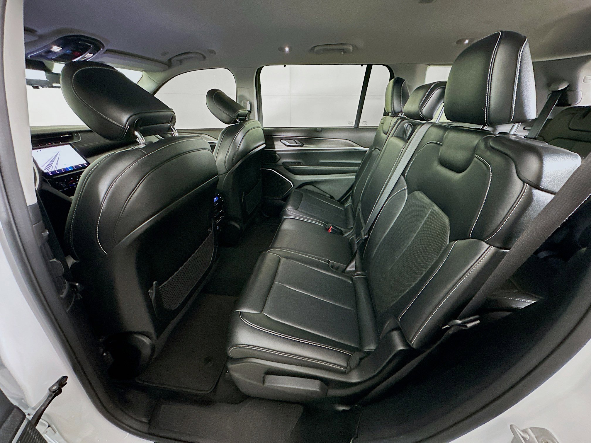 Used 2023 Jeep Grand Cherokee L Limited w/ Luxury Tech Group II image 28