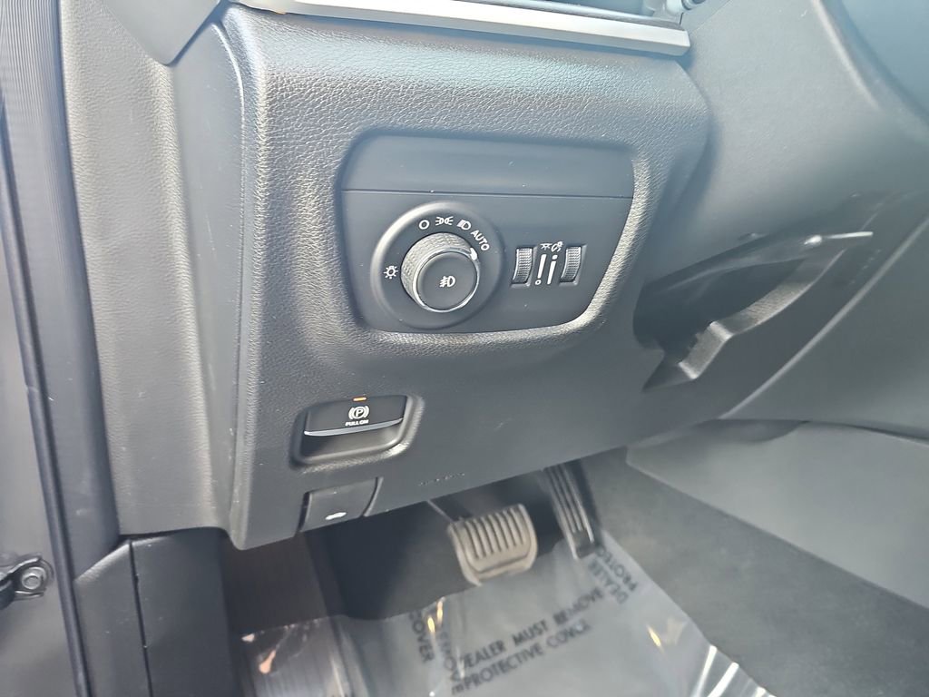 New 2025 Jeep Grand Cherokee Limited w/ Trailer Tow Package image 25