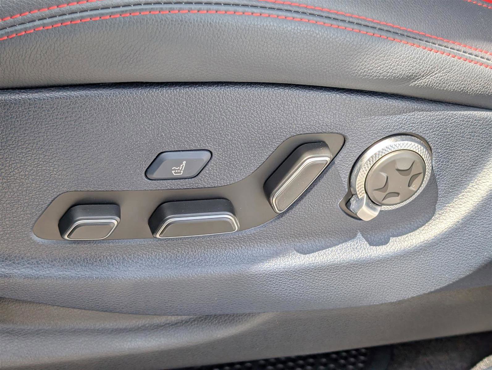 Used 2025 Genesis GV70 3.5T Sport image 21