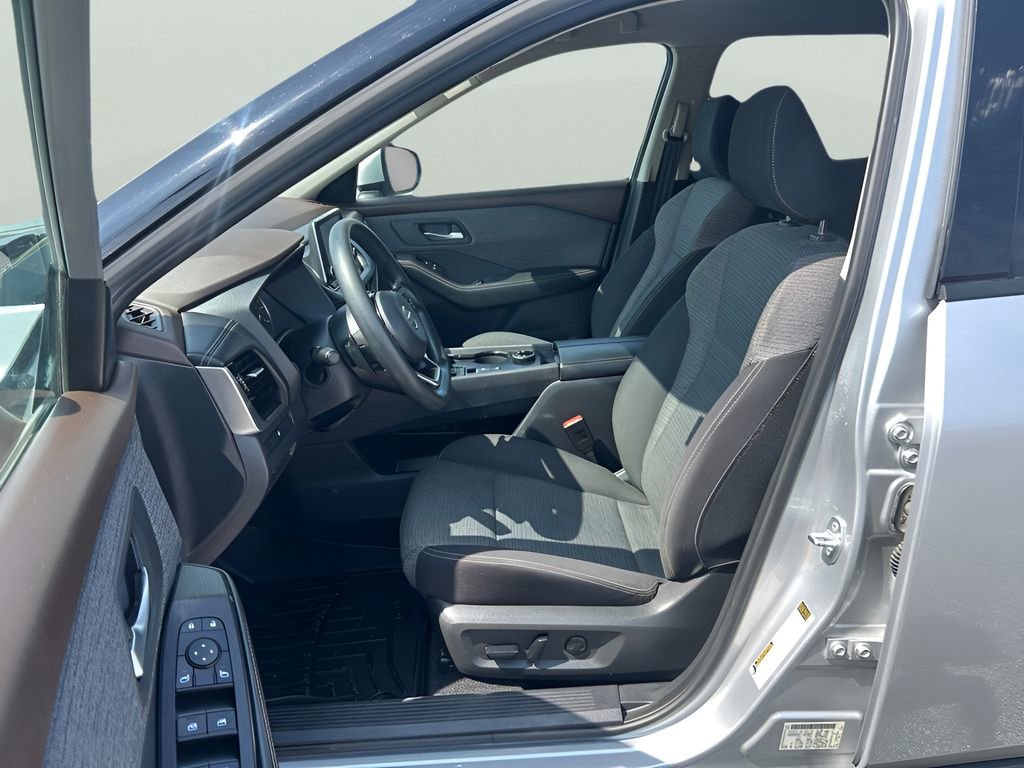 Used 2021 Nissan Rogue SV image 11