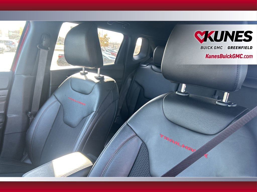 Used 2025 Jeep Compass Trailhawk image 26