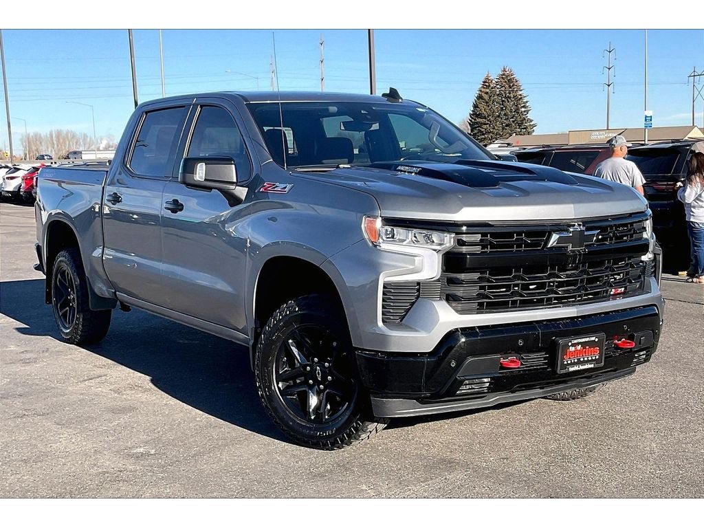 Used 2024 Chevrolet Silverado 1500 LT Trail Boss w/ Convenience Package II AWD/4WD image 2
