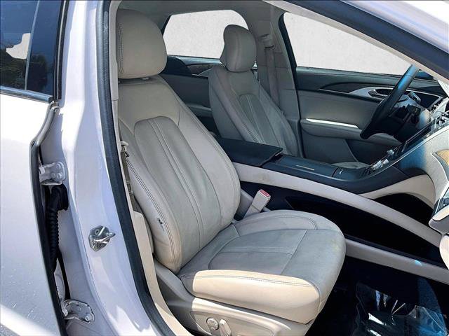 Used 2017 Lincoln MKZ Reserve w/ Climate Package FWD image 9