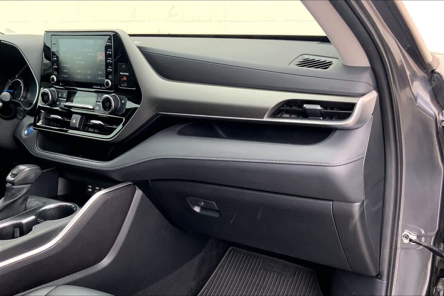 Used 2022 Toyota Highlander XLE AWD/4WD image 23