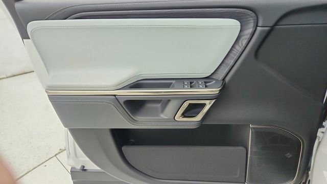 Used 2024 Rivian R1S Adventure AWD/4WD image 39