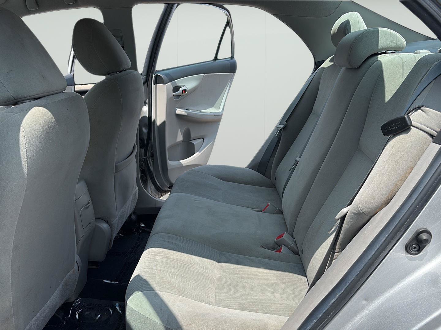 Used 2012 Toyota Corolla LE FWD image 18