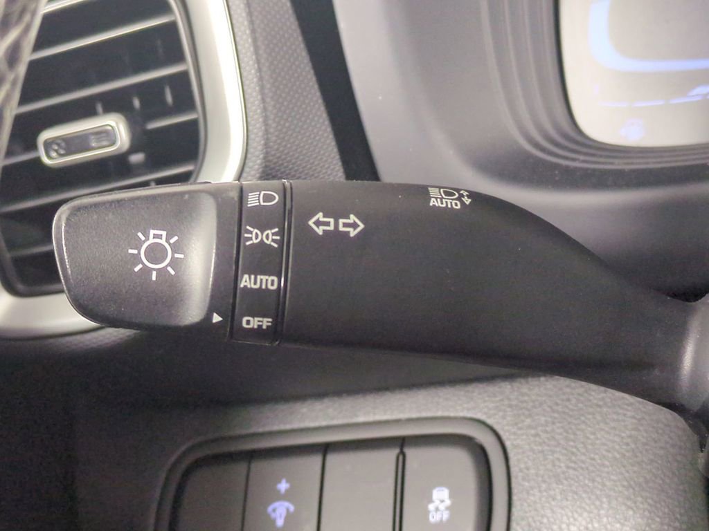 Certified 2023 Hyundai Venue SEL w/ Cargo Package image 28