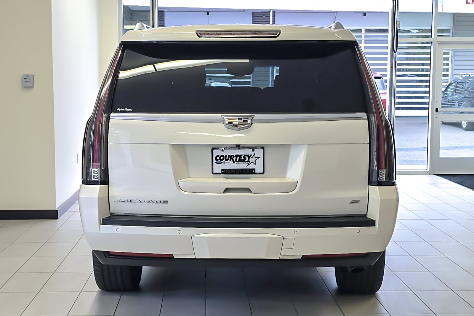 Used 2015 Cadillac Escalade ESV Platinum AWD/4WD image 5