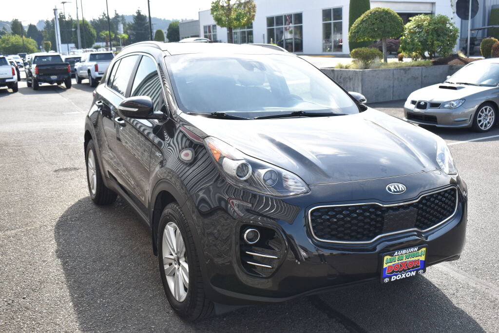 Used 2018 Kia Sportage LX w/ LX Technology Package AWD/4WD image 3