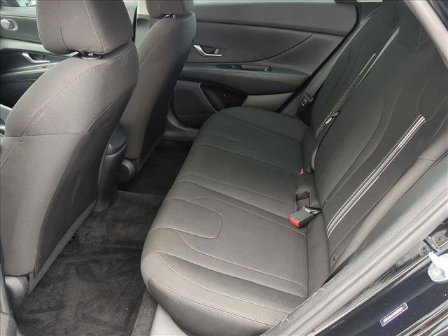 Used 2022 Hyundai Elantra SEL FWD image 15