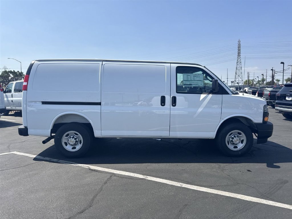 New 2026 Chevrolet Express 2500 w/ Driver Convenience Package RWD image 4