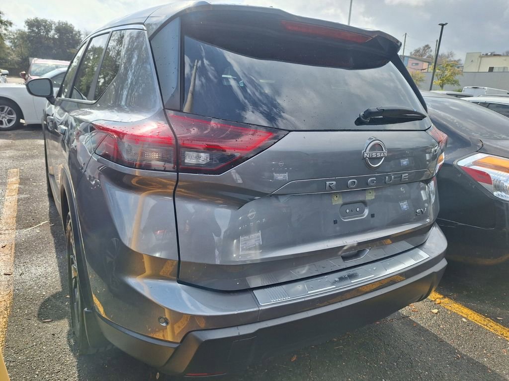 Used 2024 Nissan Rogue SV image 4