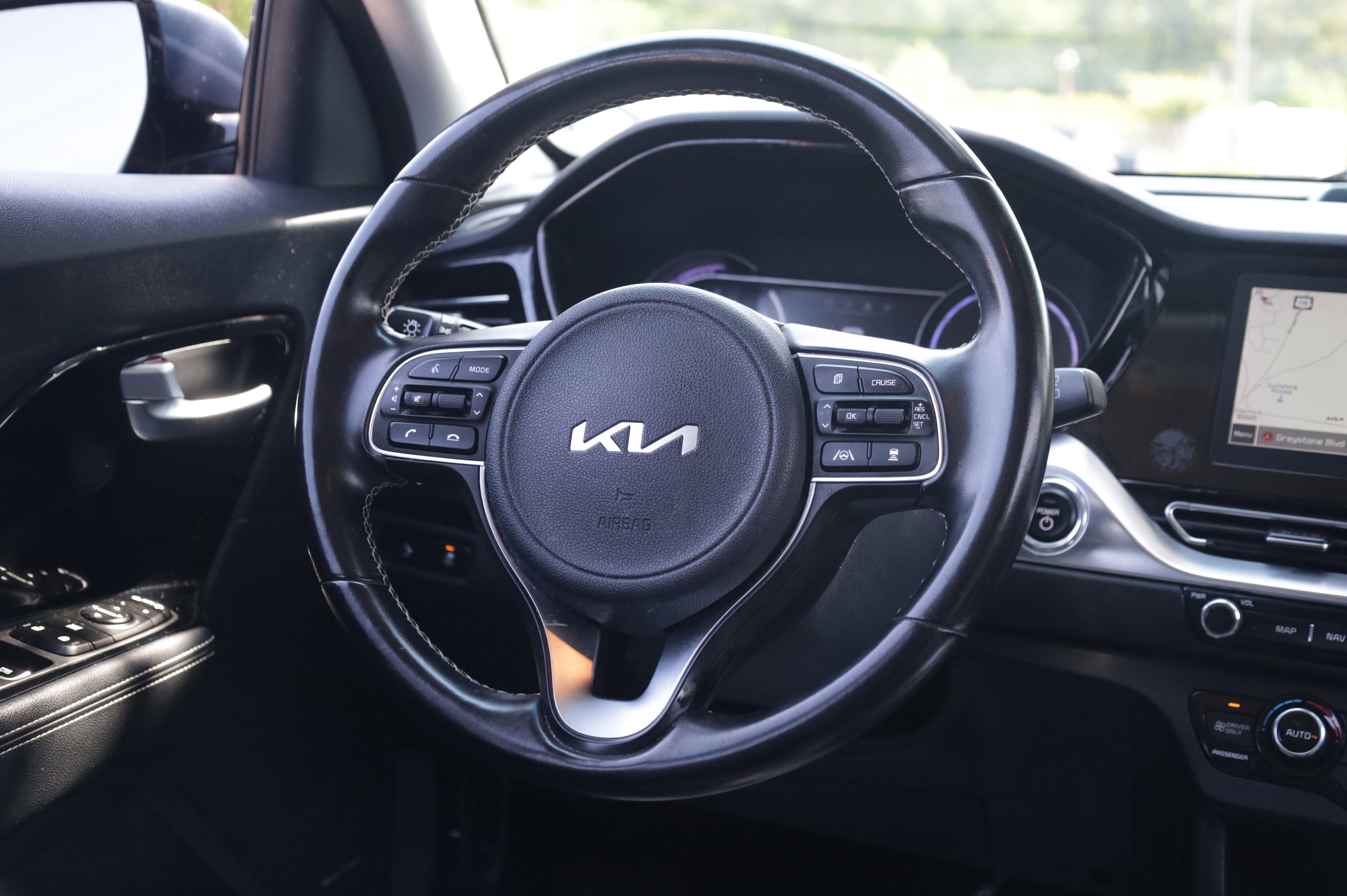 Used 2022 Kia Niro EX FWD image 7