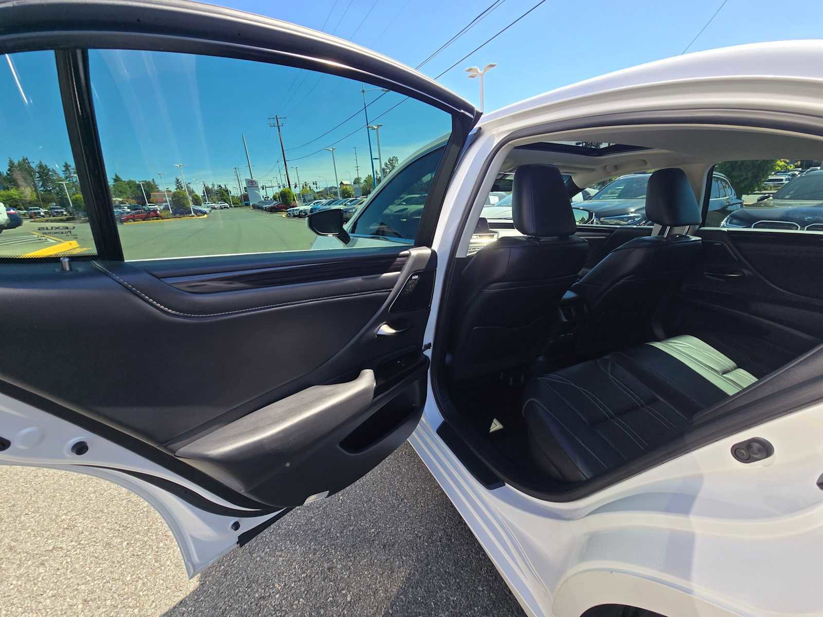 Used 2021 Lexus ES 300h w/ Accessory Package 2 FWD image 15