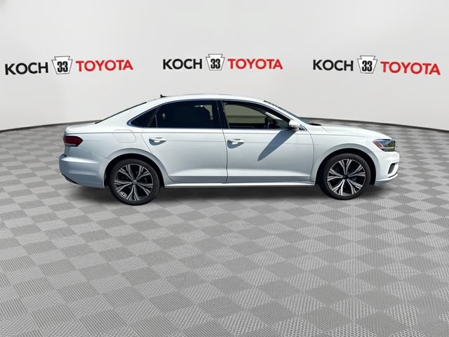 Used 2021 Volkswagen Passat 2.0T SE FWD image 9