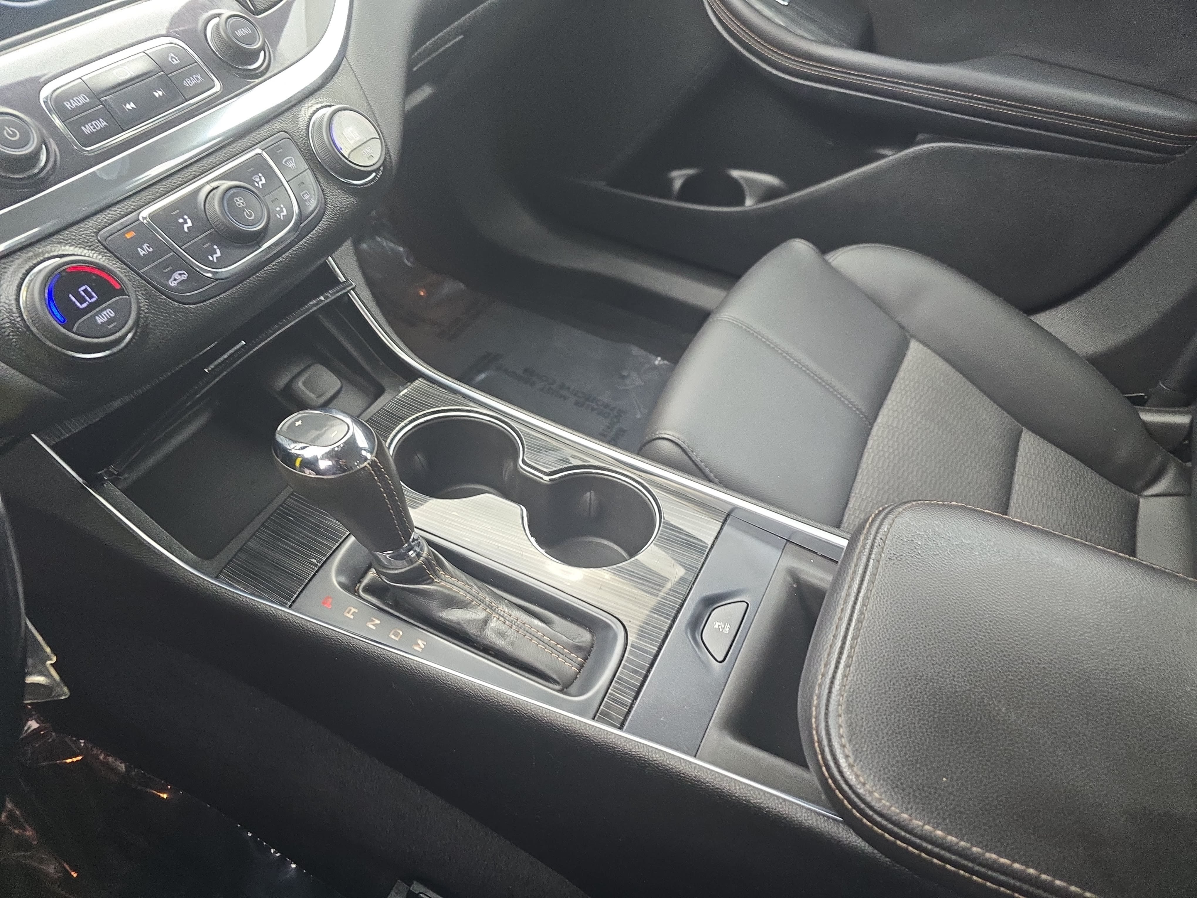 Used 2017 Chevrolet Impala LT FWD image 24