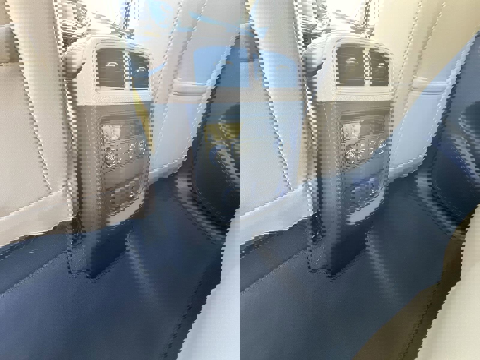 Used 2020 Buick Envision Premium image 22