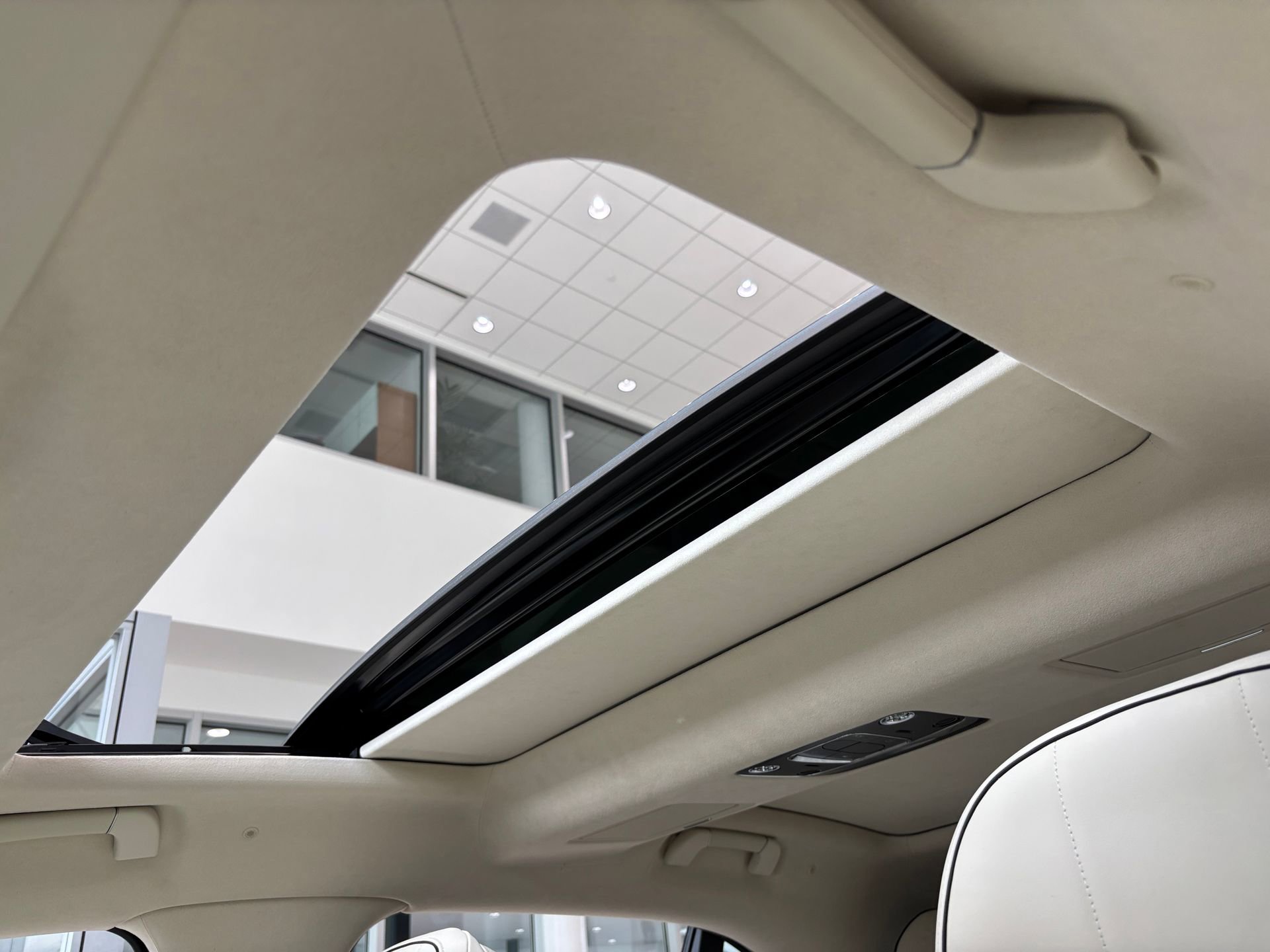 New 2025 Bentley Flying Spur Plug-In Hybrid image 16