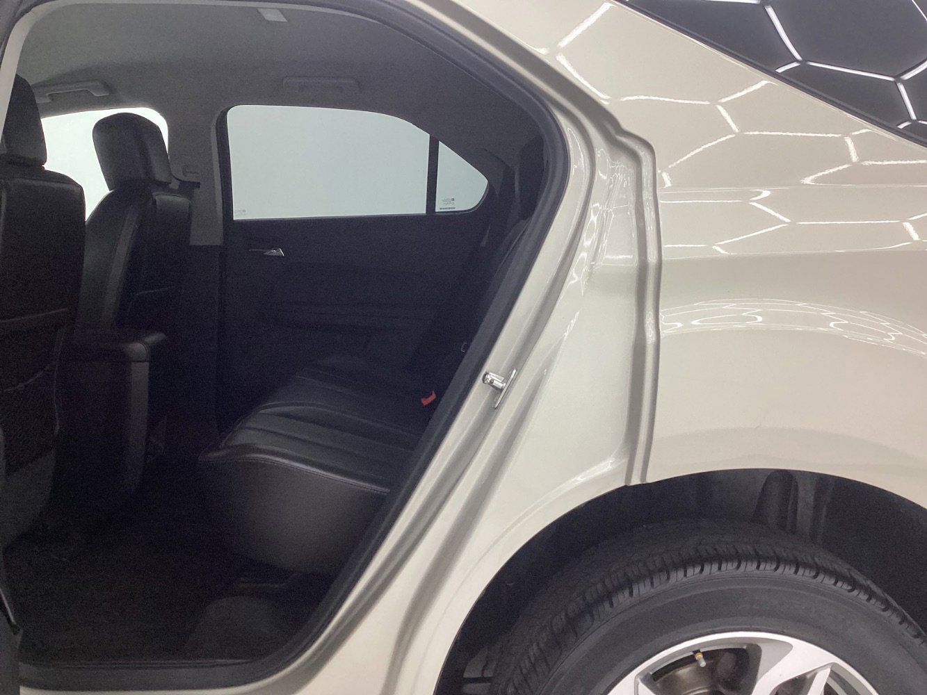 Used 2016 Chevrolet Equinox LTZ w/ Enhanced Convenience Package image 20