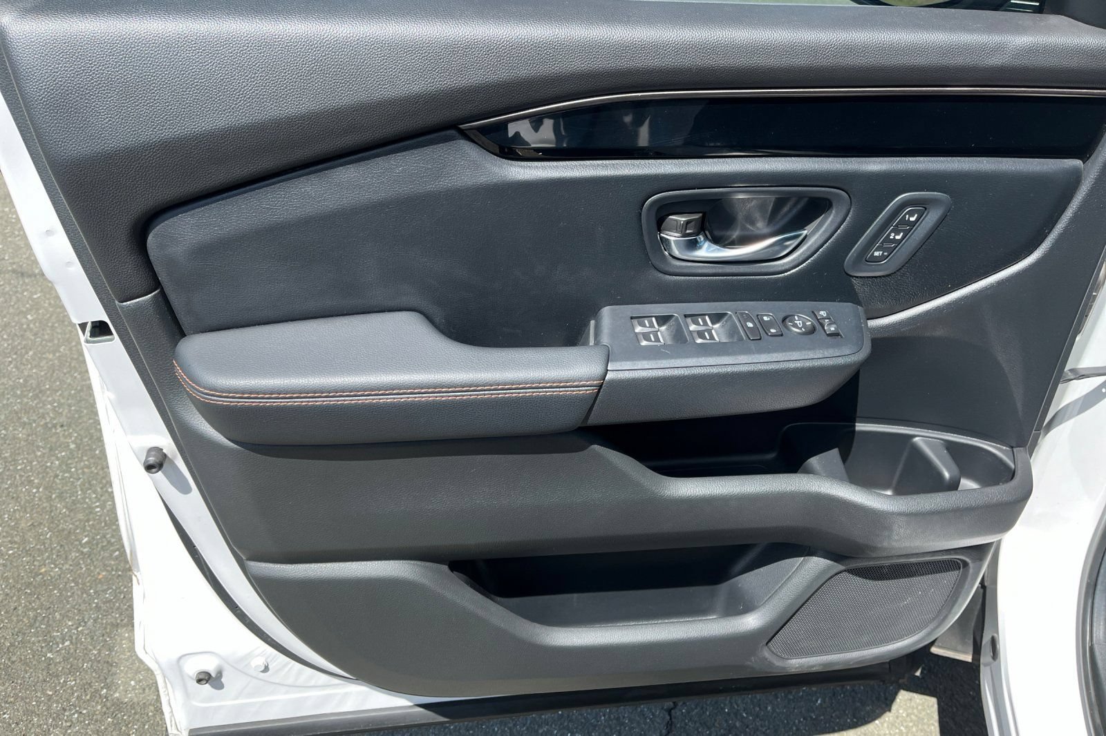 Used 2025 Honda Pilot TrailSport image 17