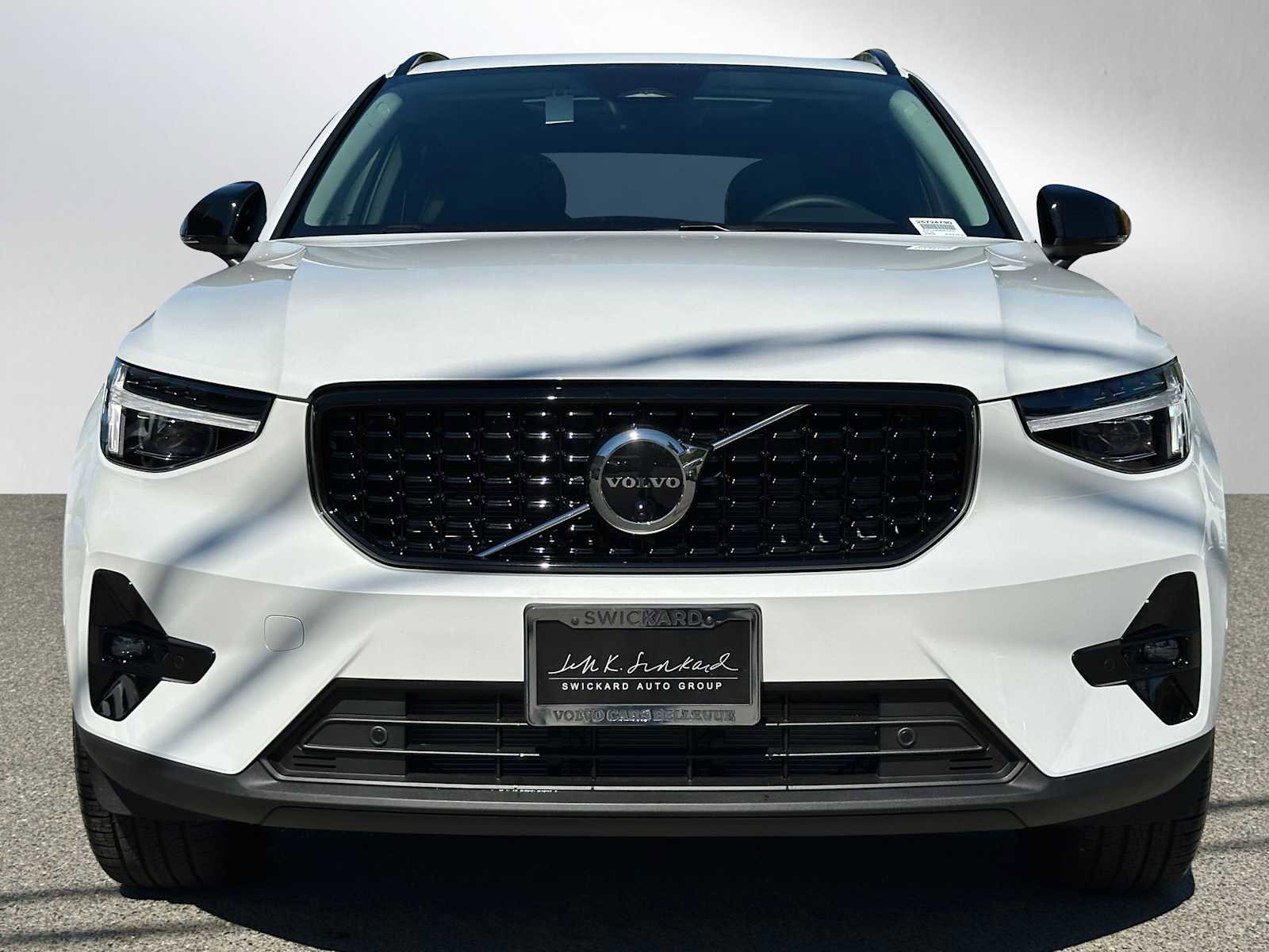 New 2025 Volvo XC40 B5 Ultra w/ Climate Package image 8